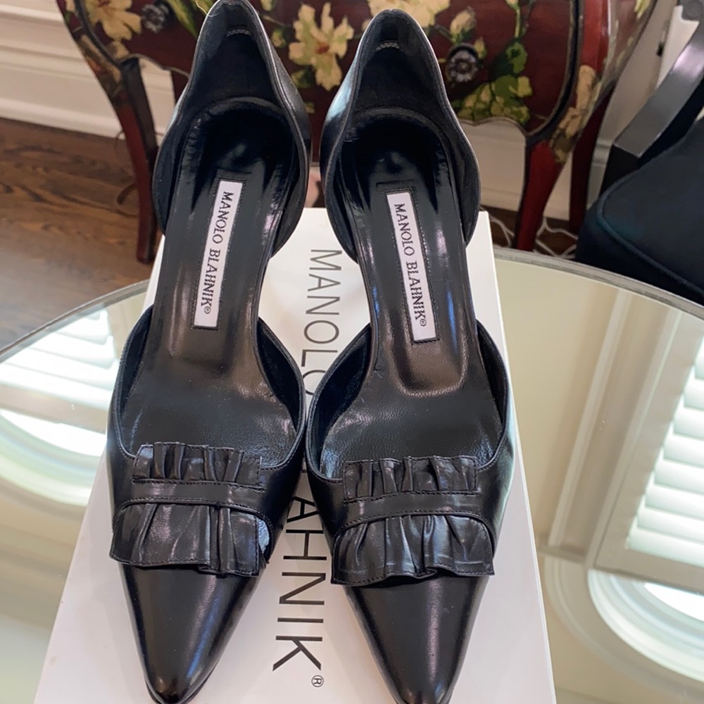Manolo Blahnik Black Calf Guilleclod pump